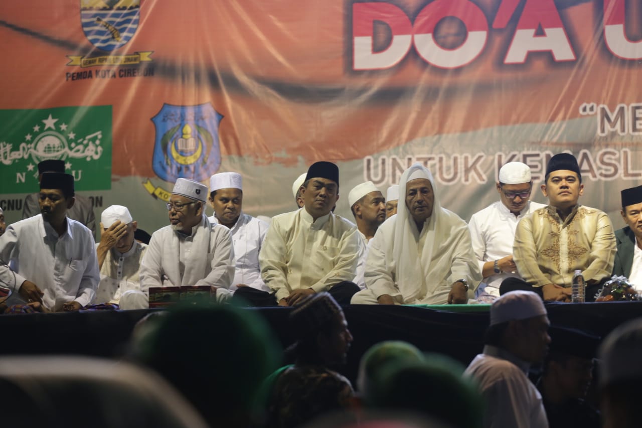Ribuan Warga Kota Cirebon Bersholawat Bersama Habib Lutfi bin Yahya