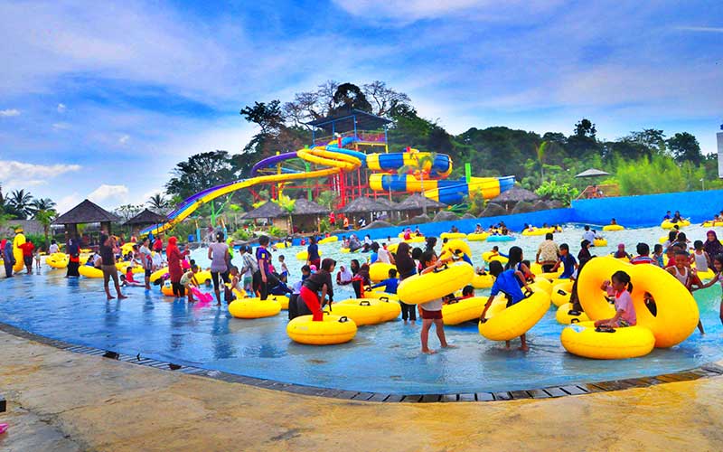 Bermain Air di Sangkan Resort Aqua Park