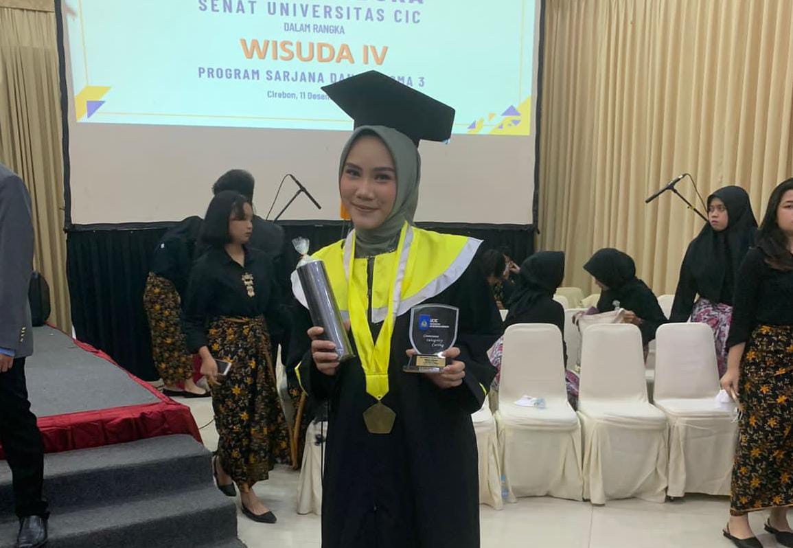 Inspirasi Lulusan Terbaik UCIC Cirebon: Do’a Orang Tua dan Kerja Keras