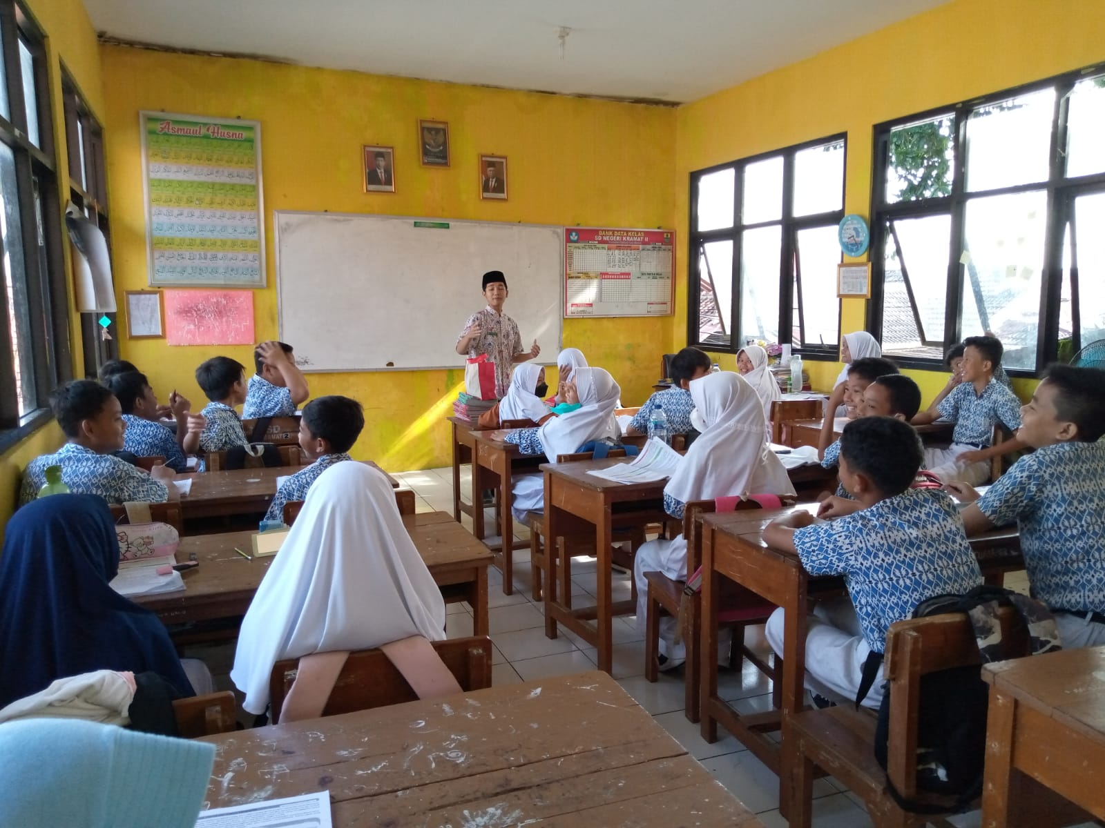 SMP IT Pesantren Qur'an Kayuwalang Cirebon: Membangkitkan Minat Literasi dengan Prestasi yang Menginspirasi